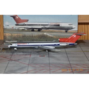 Northwest Airlines 美国西北航空 Boeing 727-200 N253US 1990s colors. Chrome version. With 