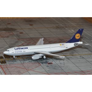 Lufthansa 汉莎航空 Airbus A300-600 D-AIAX 1990s colors. With 