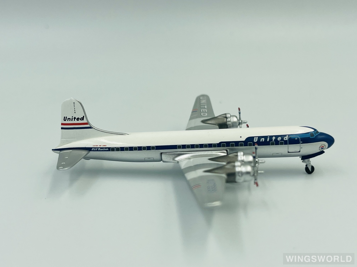 Aurora 1:400 AM013 United Airlines 美国联合航空 Douglas DC-6 N37558