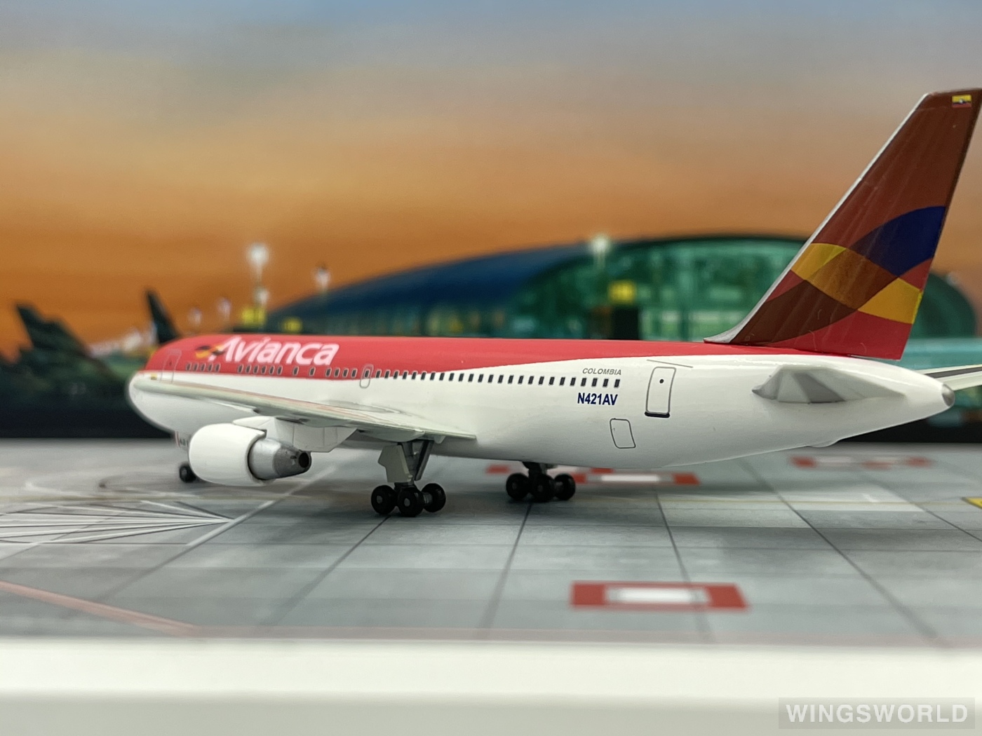 Dragon Models 1:400 55975 Avianca 哥伦比亚航空 Boeing 767-200 N421AV