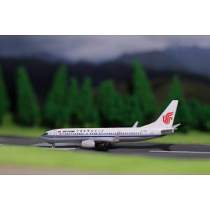 Air China 中国国际航空 Boeing 737-800 B-1945 1990s colors. With rolling gears. AC4B1945 AeroClassics 1:400