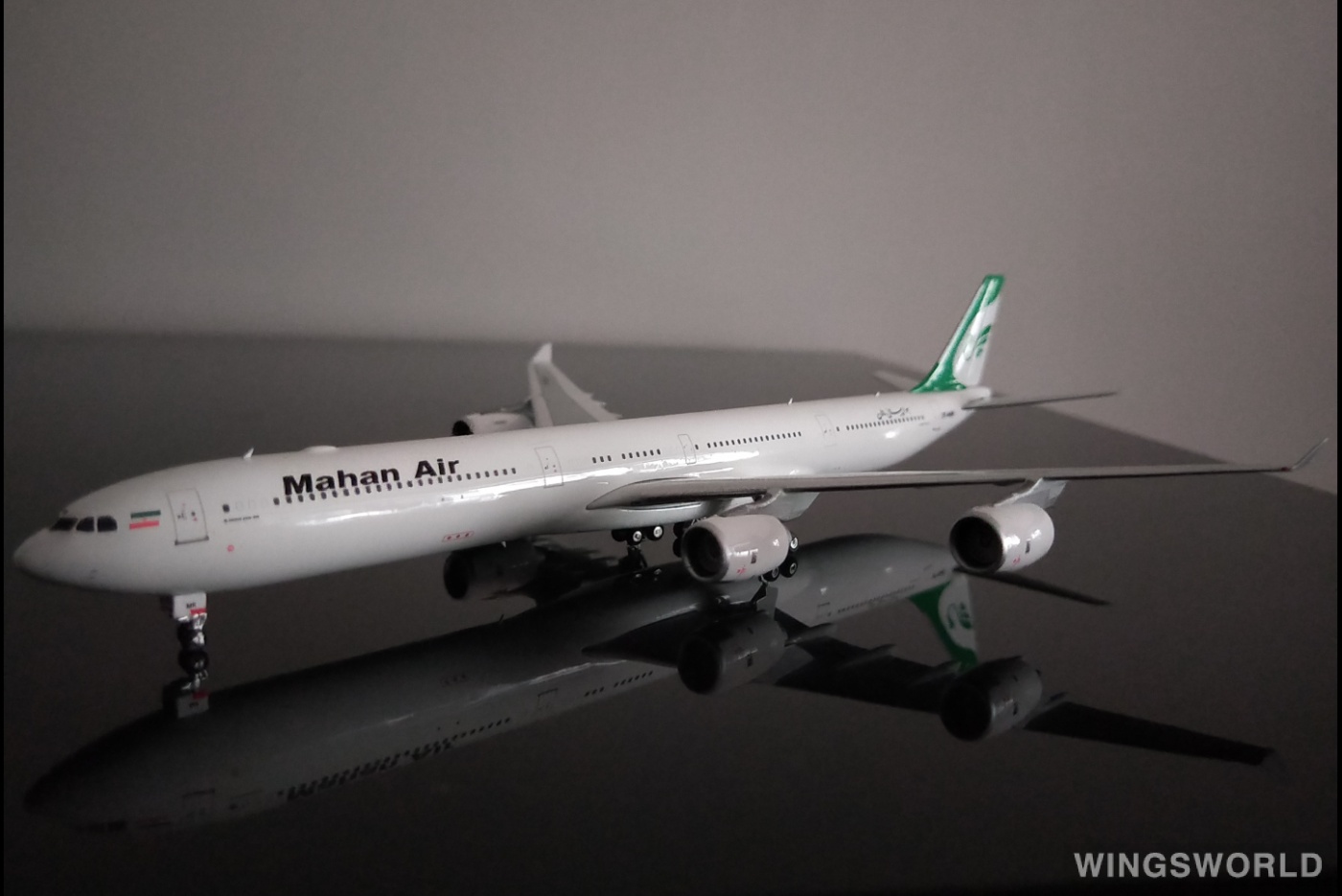 Phoenix 1:400 PH11685 Mahan Air 马汉航空 Airbus A340-600 EP-MMR