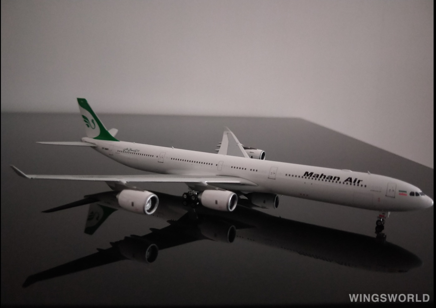 Phoenix 1:400 PH11685 Mahan Air 马汉航空 Airbus A340-600 EP-MMR