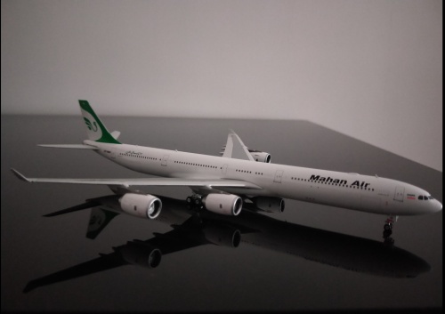 Mahan Air 马汉航空 Airbus A340-600 EP-MMR  PH11685 Phoenix 1:400