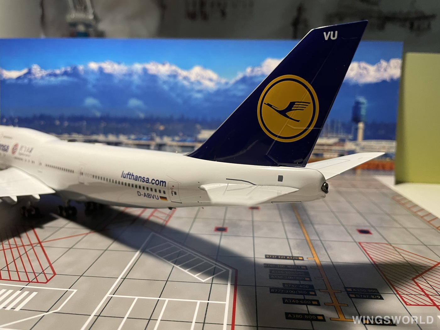 Aviation200 1:200 AV2011 Lufthansa 汉莎航空 Boeing 747-400 D-ABVU