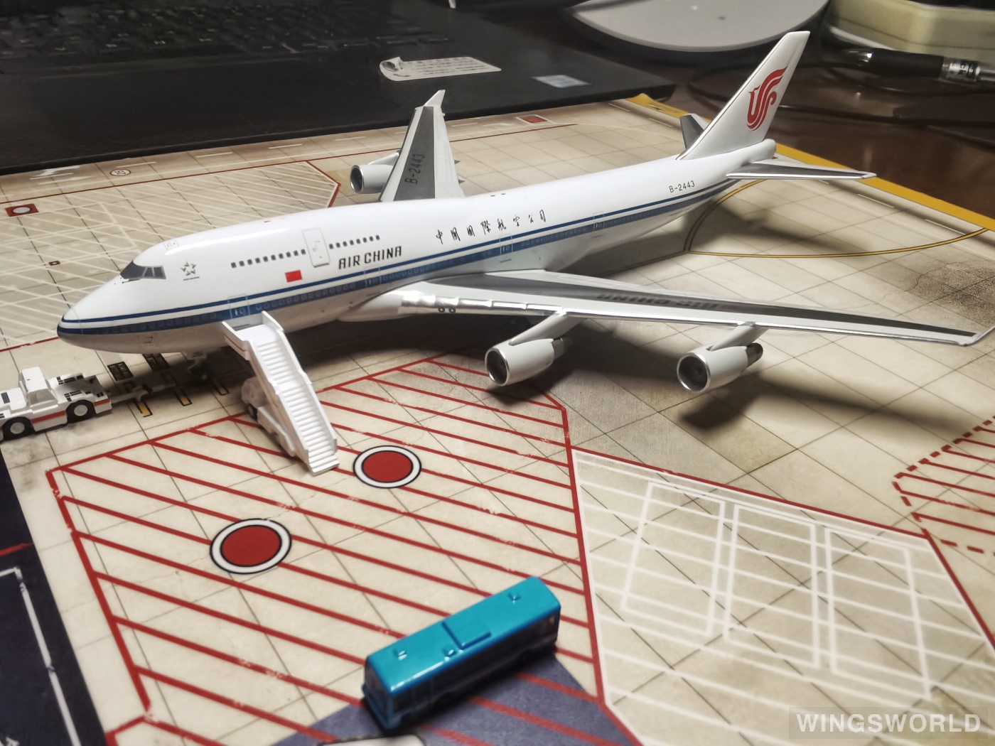 Apollo 1:400 A13113 Air China 中国国际航空 Boeing 747-400 B-2443