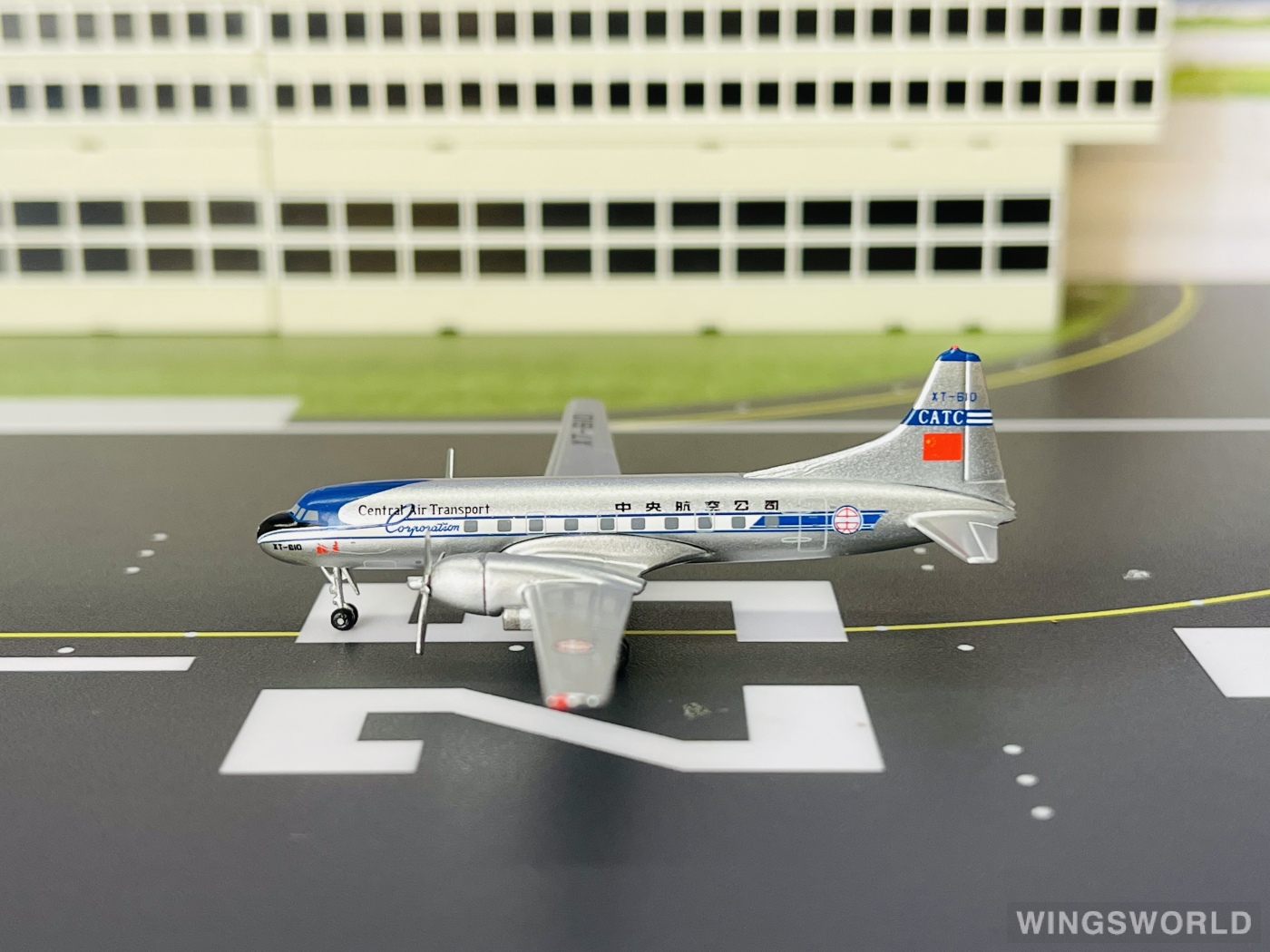 AeroClassics 1:400 ACXT610 CATC 中央航空公司 Convair CV-240 XT-610