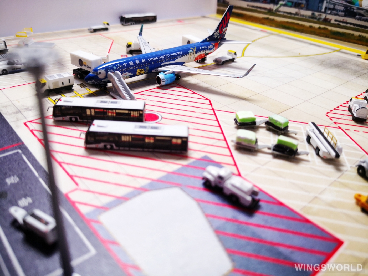 Skywings 1:400 SKY-064S China United Airlines 中国联合航空 Boeing 737-800 B-5665