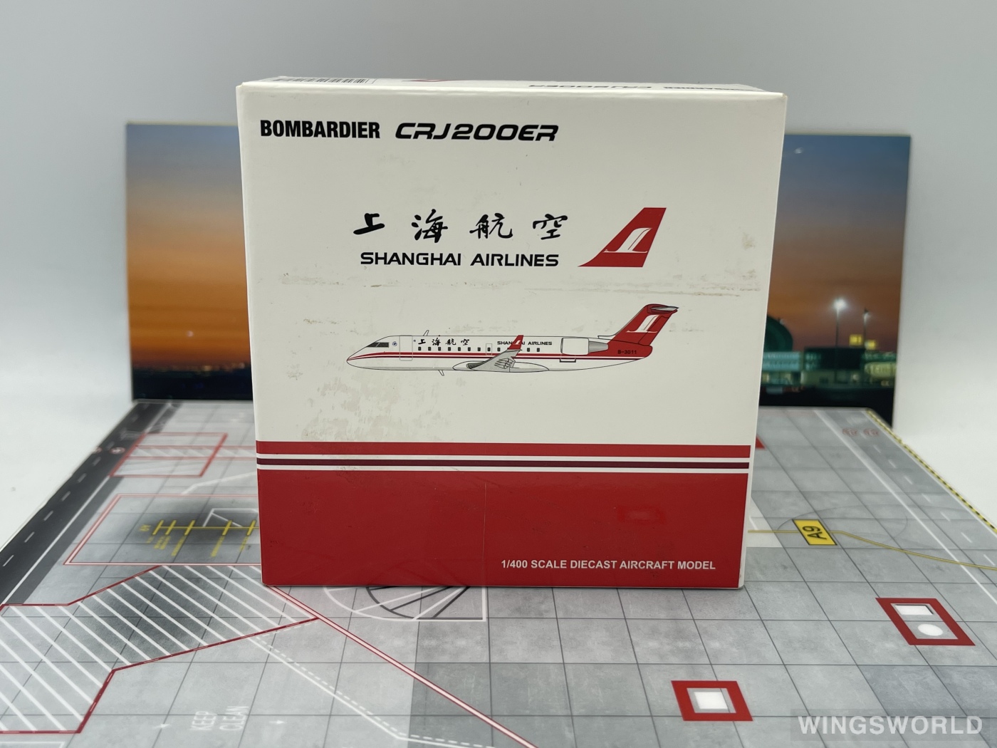JC Wings 1:400 XX4144 Shanghai Airlines 上海航空 Bombardier CRJ200 B-3018