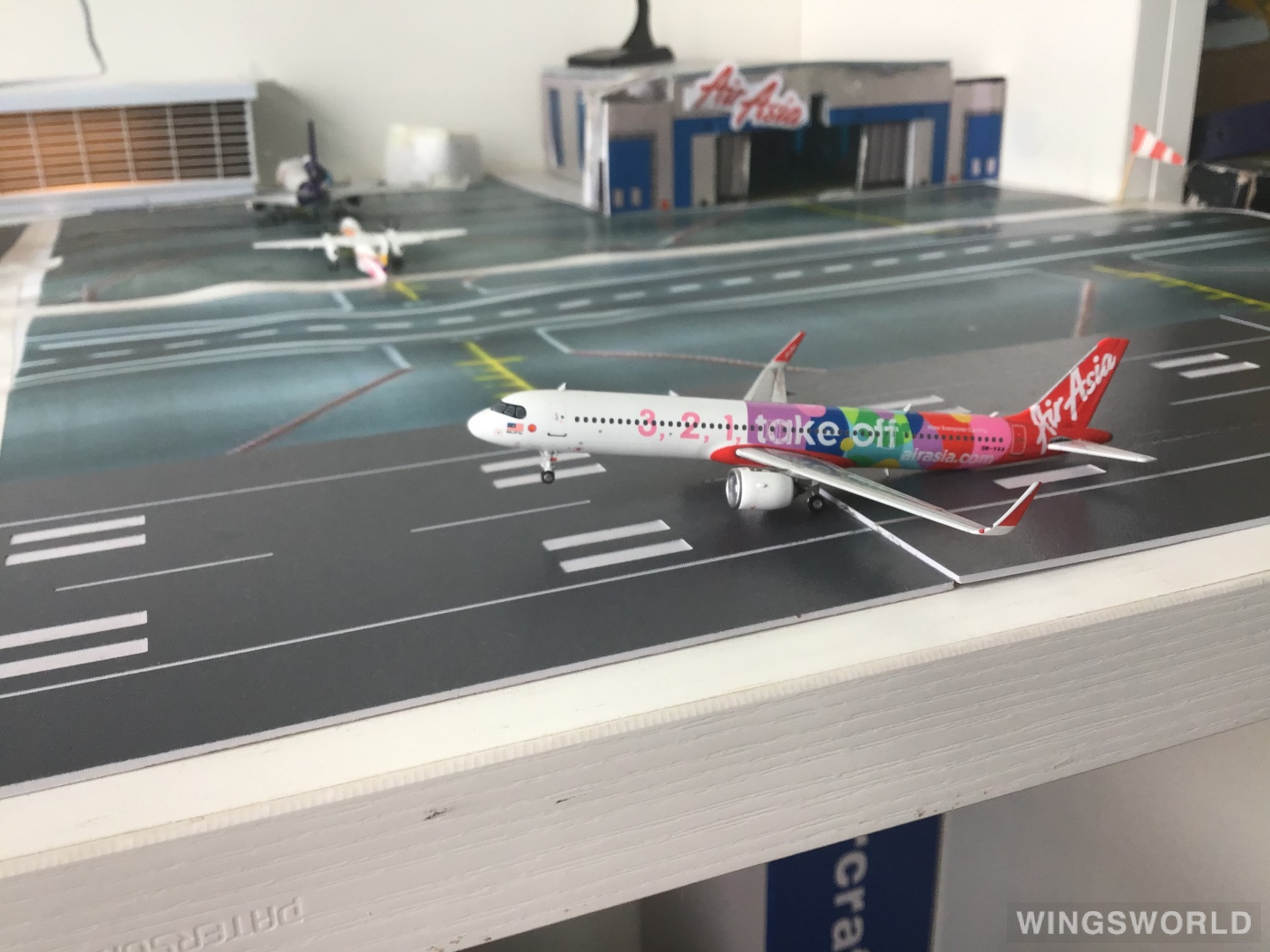 Phoenix 1:400 PH11600 AirAsia 亚洲航空 Airbus A321neo 9M-VAA