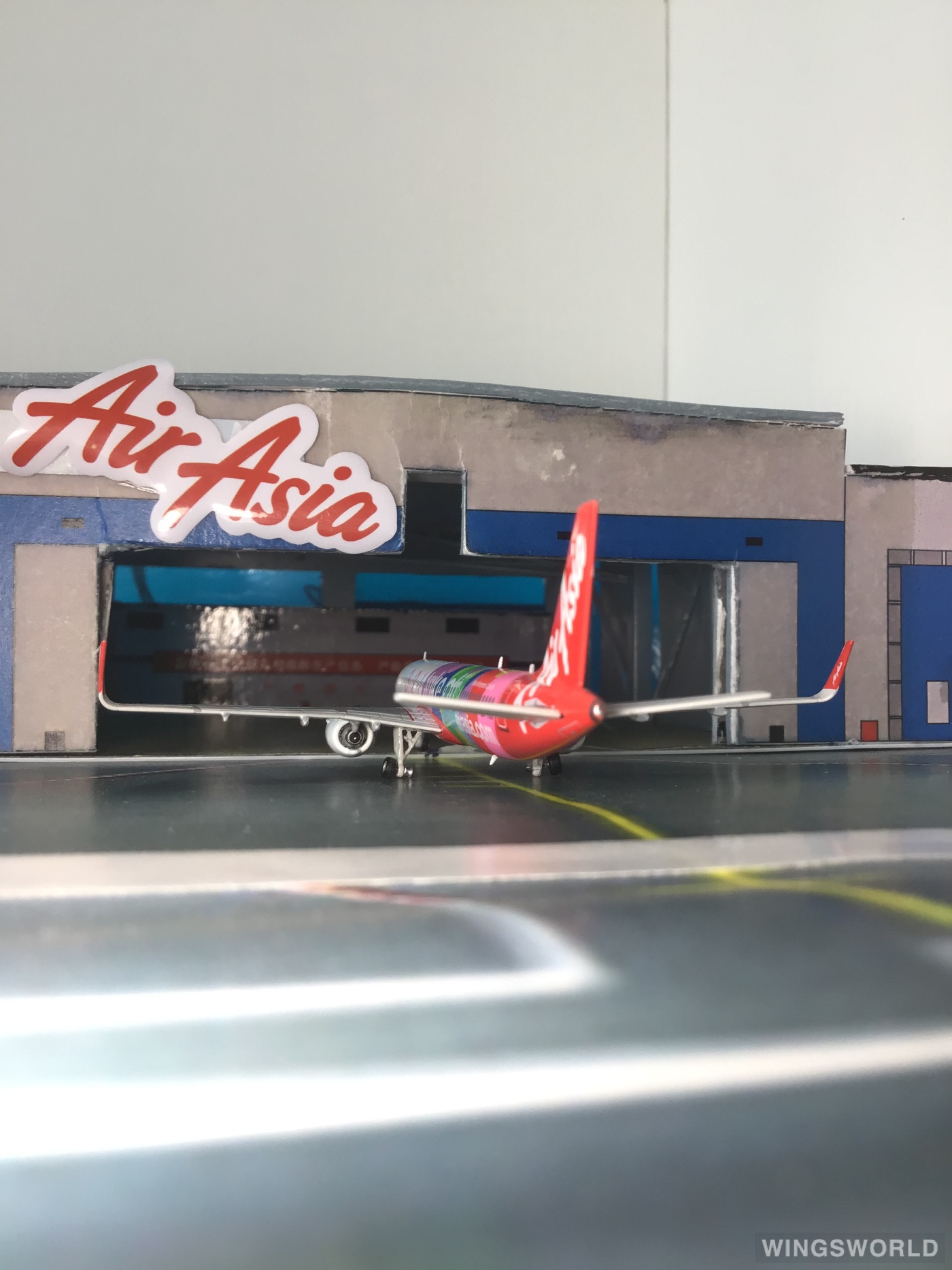 Phoenix 1:400 PH11600 AirAsia 亚洲航空 Airbus A321neo 9M-VAA