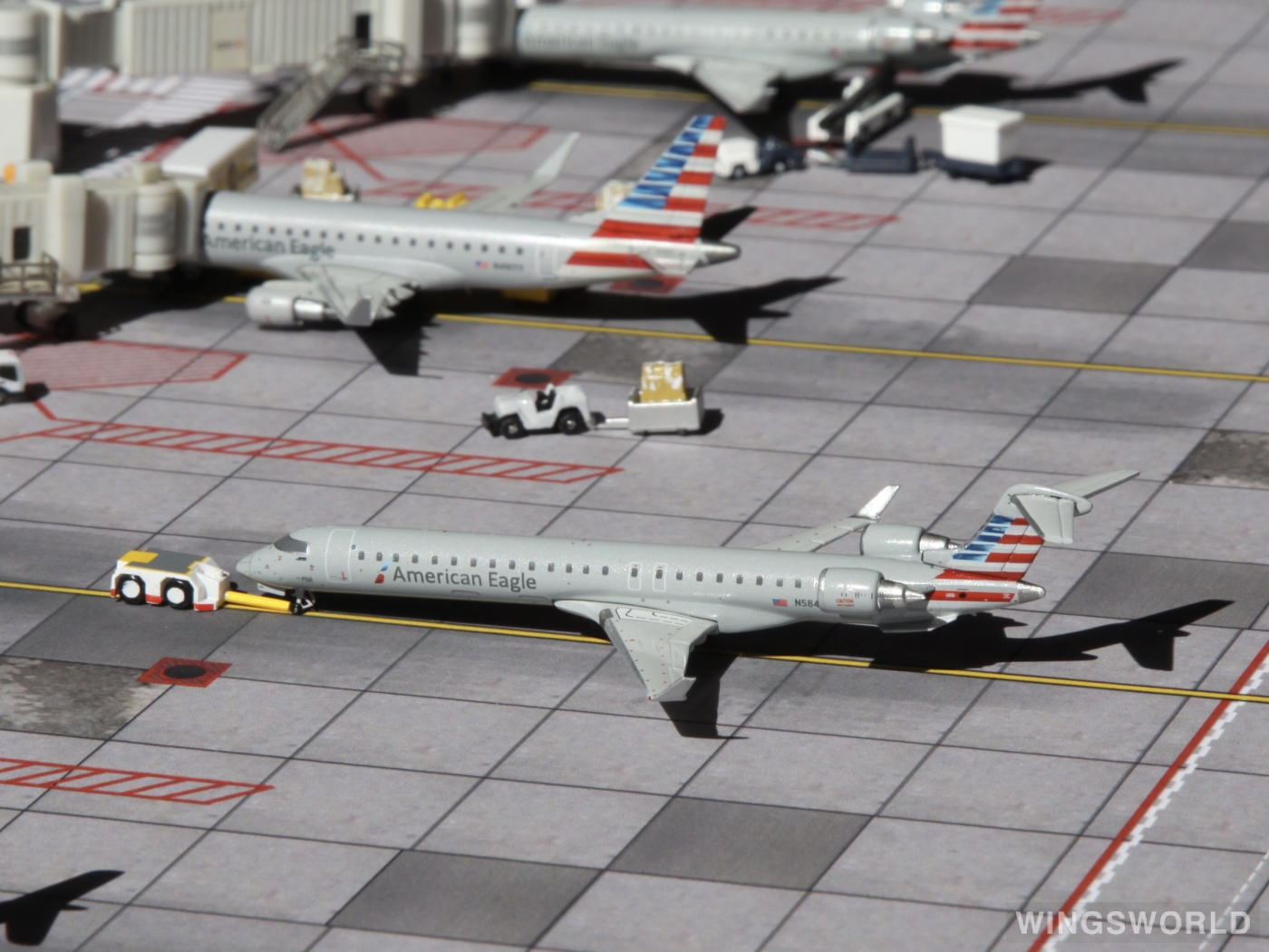 Geminijets 1:400 GJAAL1971 American Airlines 美国航空 Bombardier CRJ900 N584NN