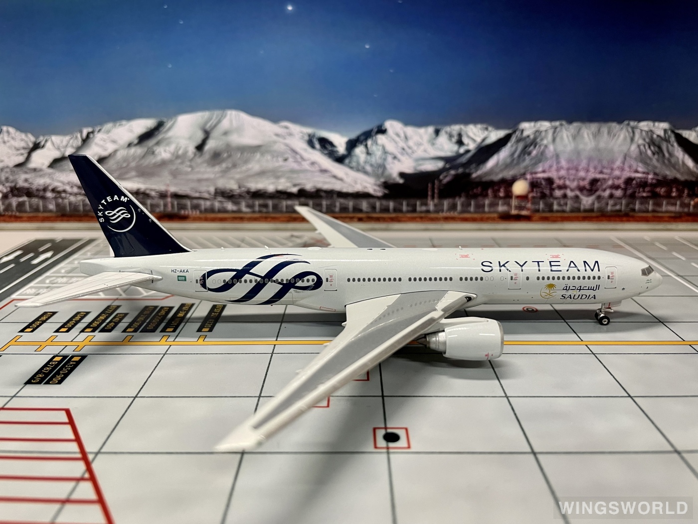 Phoenix 1:400 PH11044 Saudia 沙特阿拉伯航空 Boeing 777-200 HZ-AKA