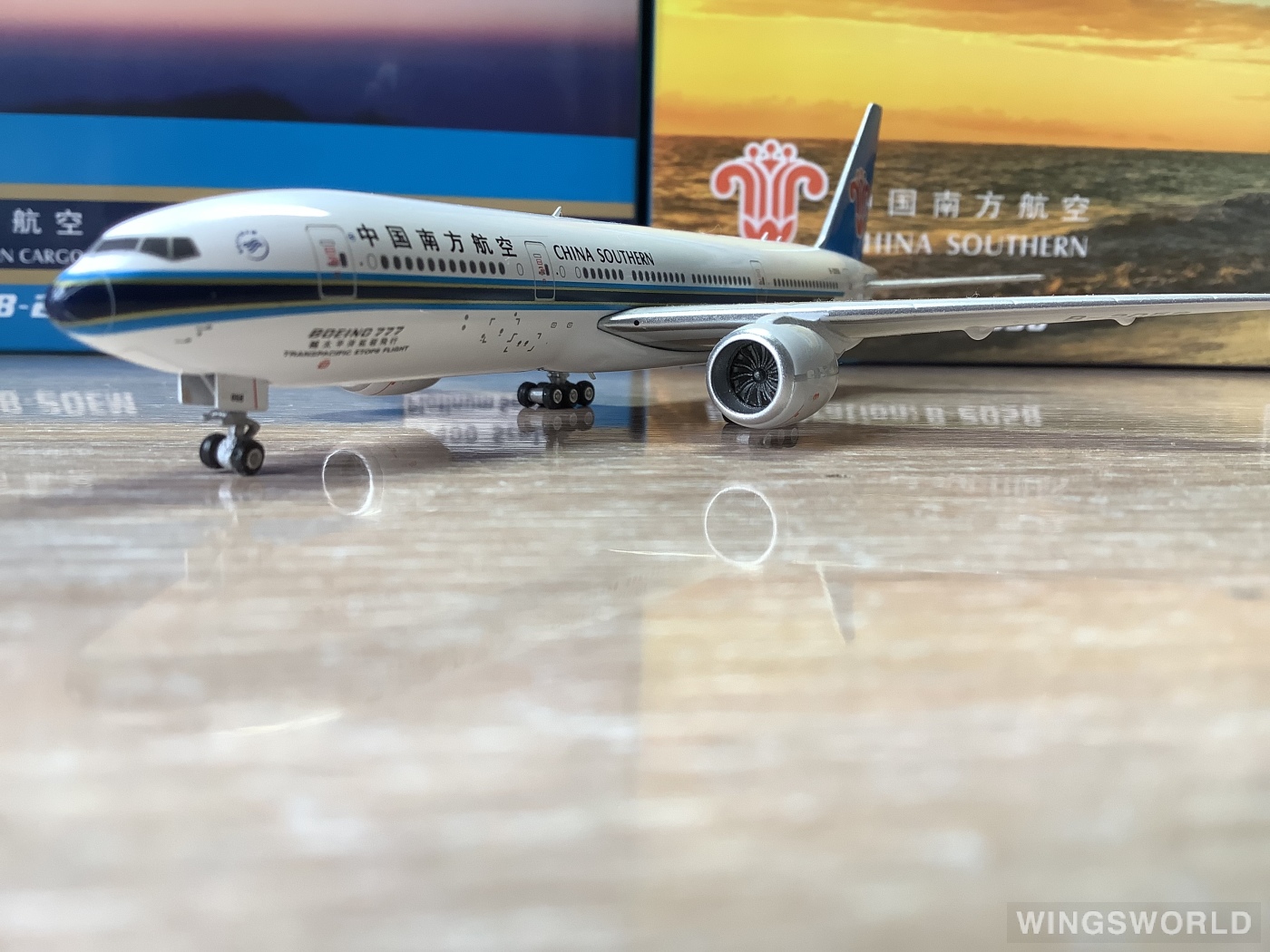 Phoenix 1:400 PH11680 China Southern 中国南方航空 Boeing 777-200ER B-2058