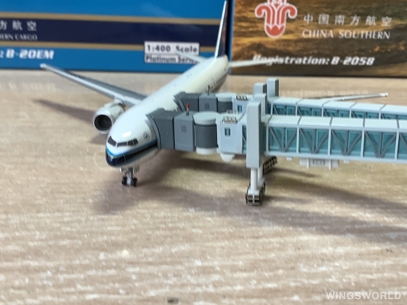 Phoenix 1:400 PH11680 China Southern 中国南方航空 Boeing 777-200ER B-2058