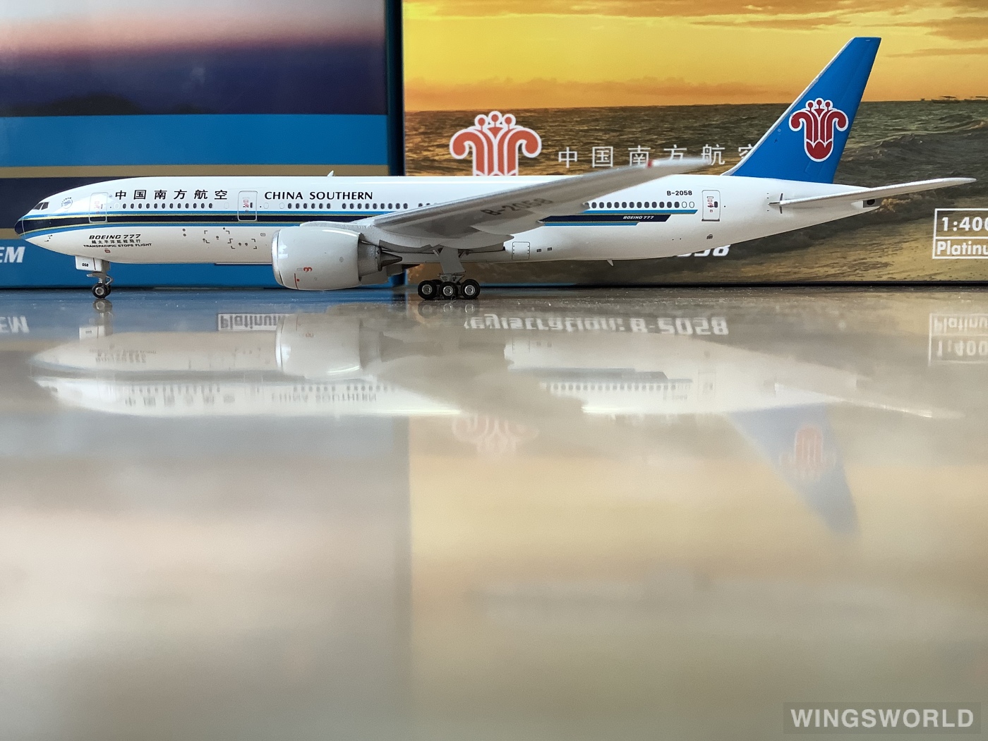 Phoenix 1:400 PH11680 China Southern 中国南方航空 Boeing 777-200ER B-2058