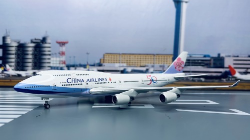 China Airlines 中华航空 Boeing 747-400 B-18208 1997s colors. With China Airlines 中华航空 Boeing 747-400 B-18208 1997s colors. With