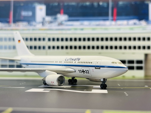 herpa/MIAT エアバスA310-300（おまけ付き） （Herpa 1:400