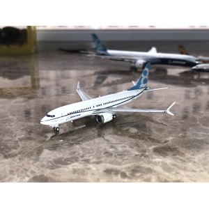 Boeing 波音公司 Boeing 737 MAX 8 N8702L  LH4062 JC Wings 1:400
