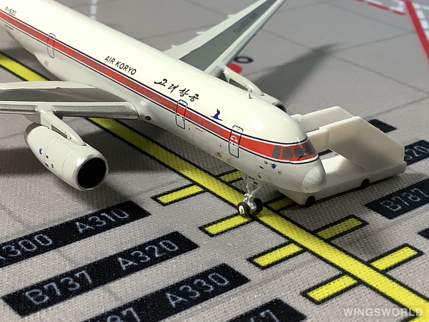 NGmodels 1:400 Tupolev Tu-204 Air Koryo 朝鲜高丽航空NG41001