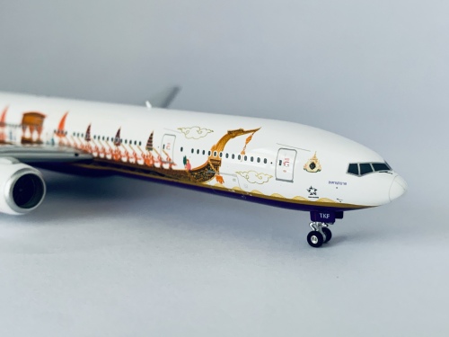 航空機・ヘリコプター 1:200 Thai B777-300 HS-TKF 1/200 B777-300 タイ ロイヤルバージ HS-TKF [20181