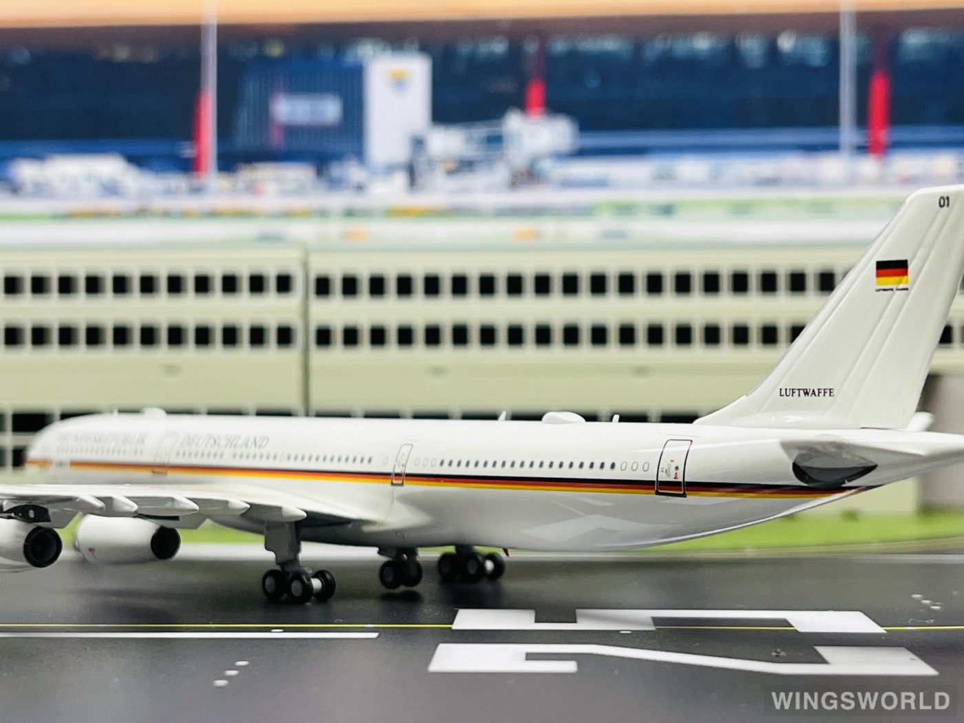Pandamodel 1:400 19028 Luftwaffe 德国空军 Airbus A340-300 16+01