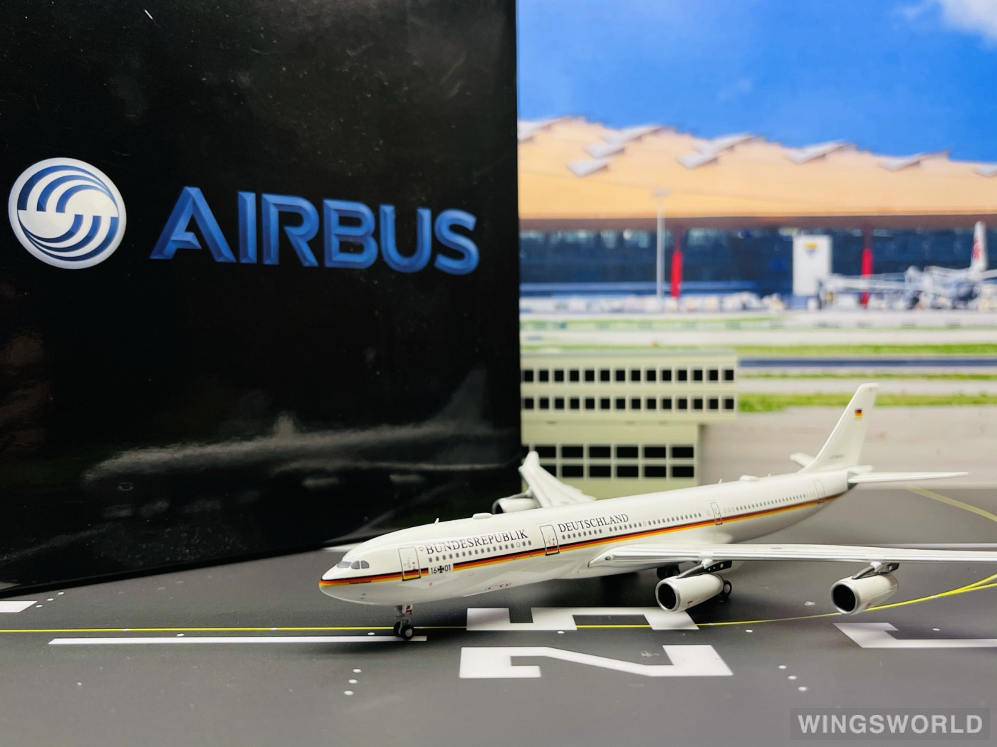 Pandamodel 1:400 19028 Luftwaffe 德国空军 Airbus A340-300 16+01