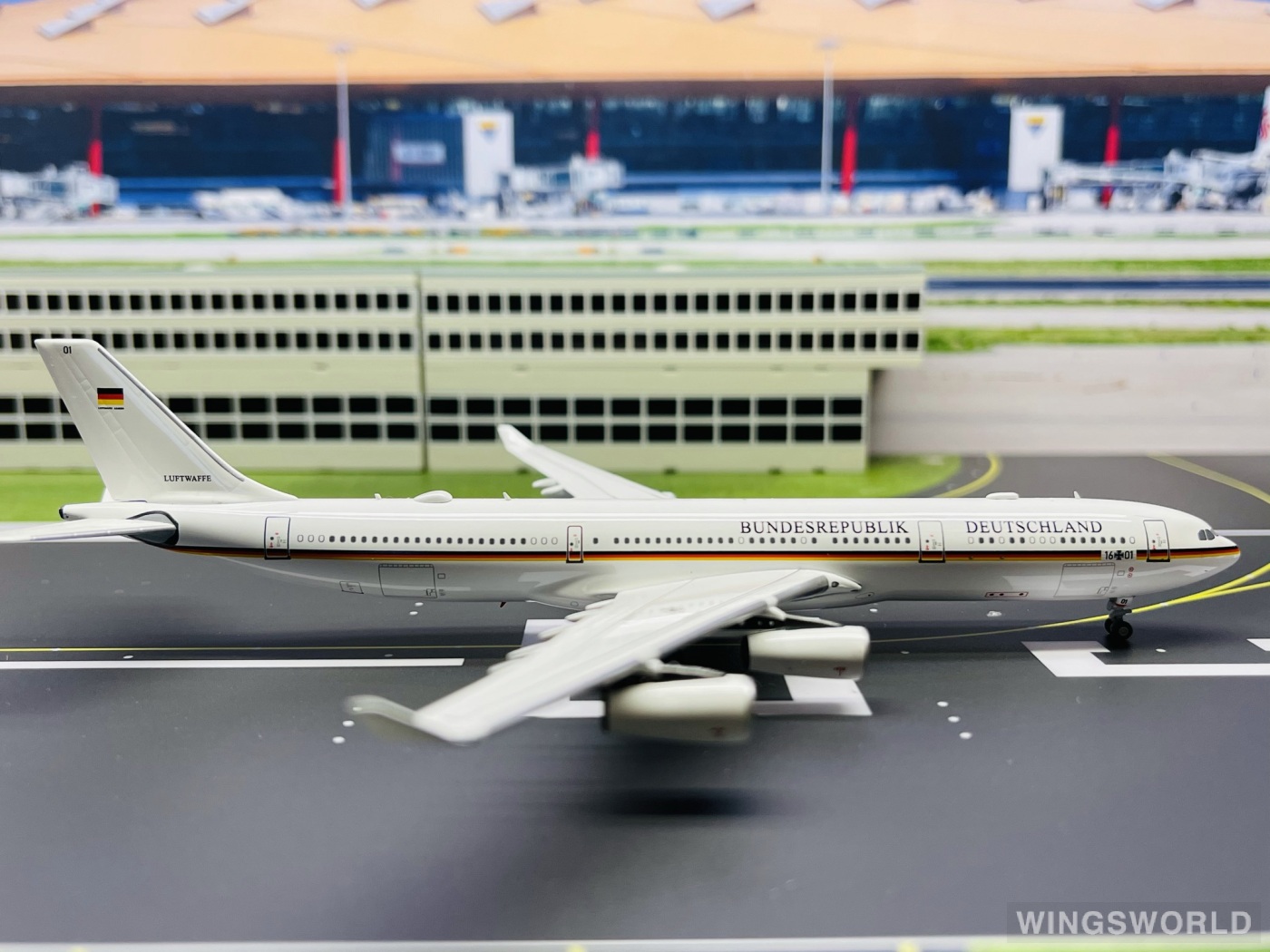 Pandamodel 1:400 19028 Luftwaffe 德国空军 Airbus A340-300 16+01