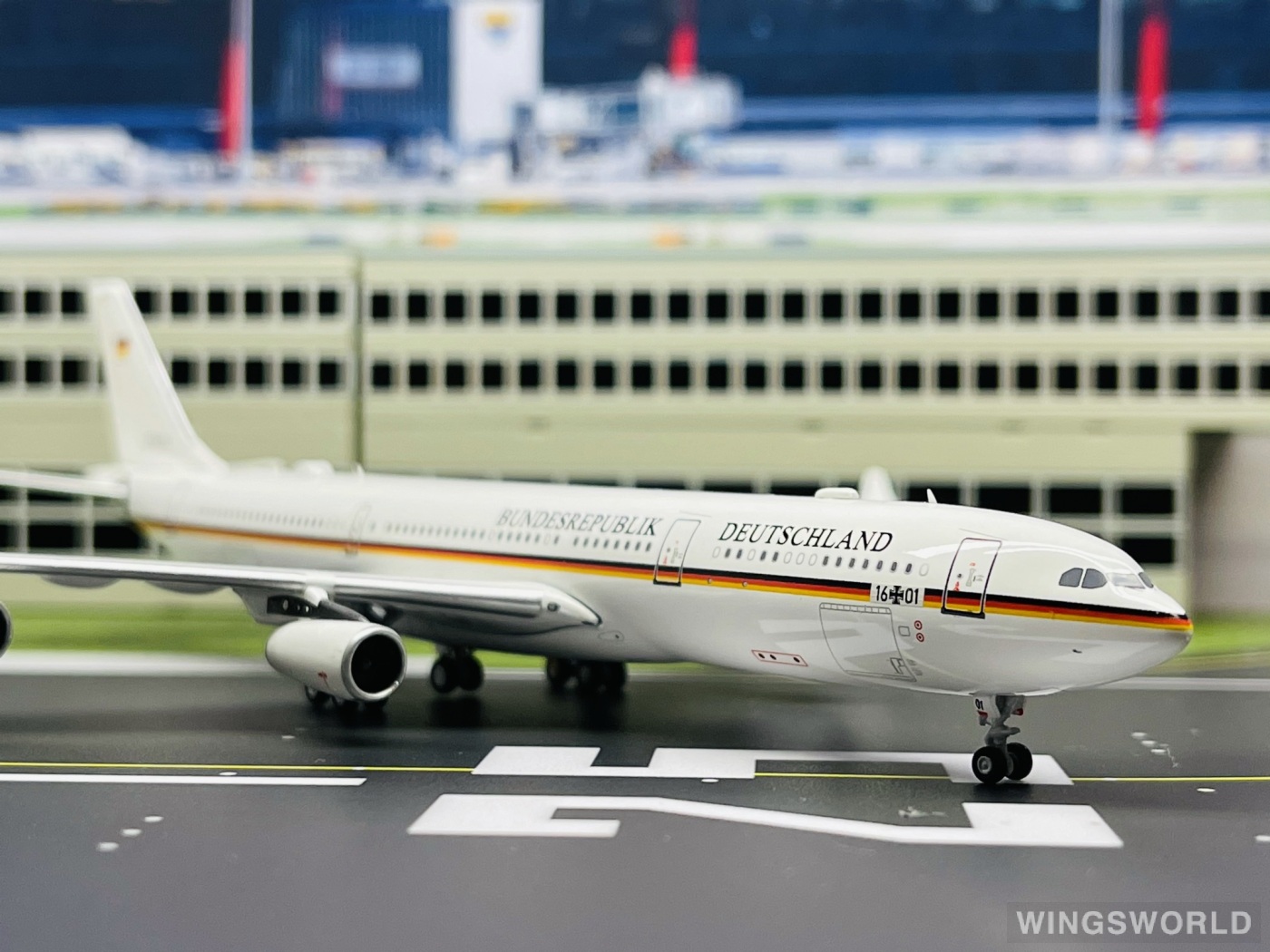 Pandamodel 1:400 19028 Luftwaffe 德国空军 Airbus A340-300 16+01