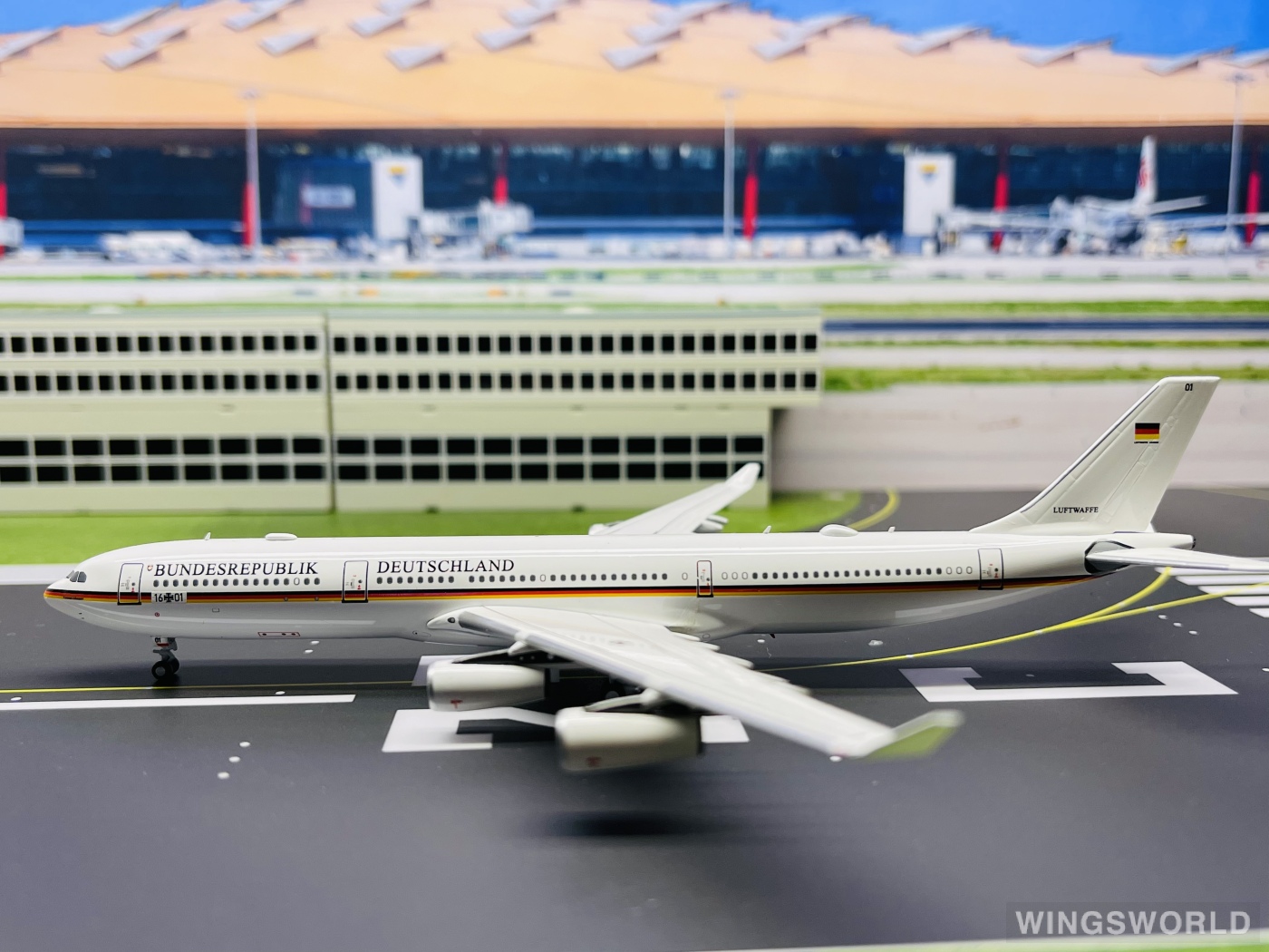 Pandamodel 1:400 19028 Luftwaffe 德国空军 Airbus A340-300 16+01