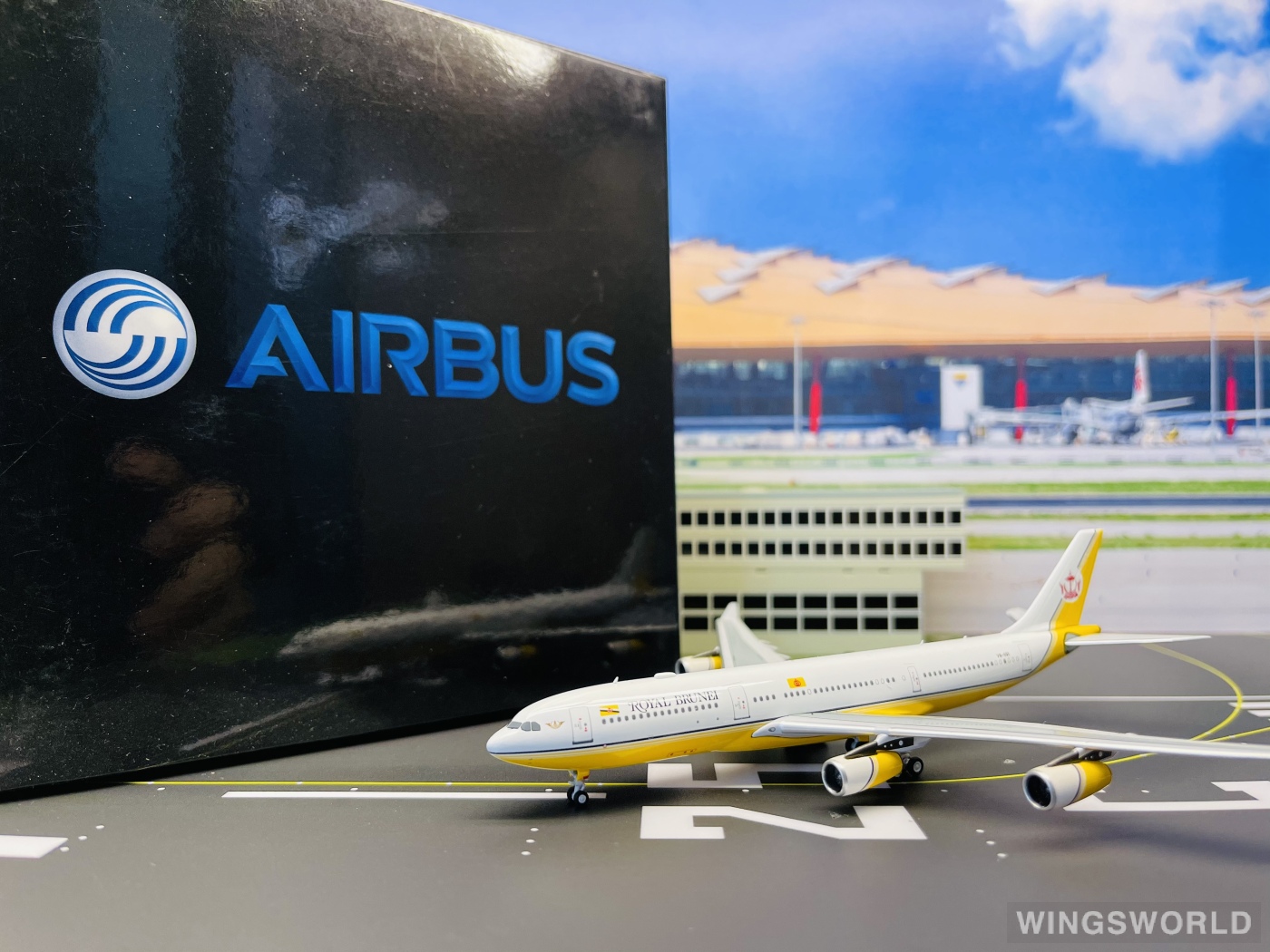 Pandamodel 1:400 19023 Royal Brunei 文莱皇家航空 Airbus A340-200 V8-001
