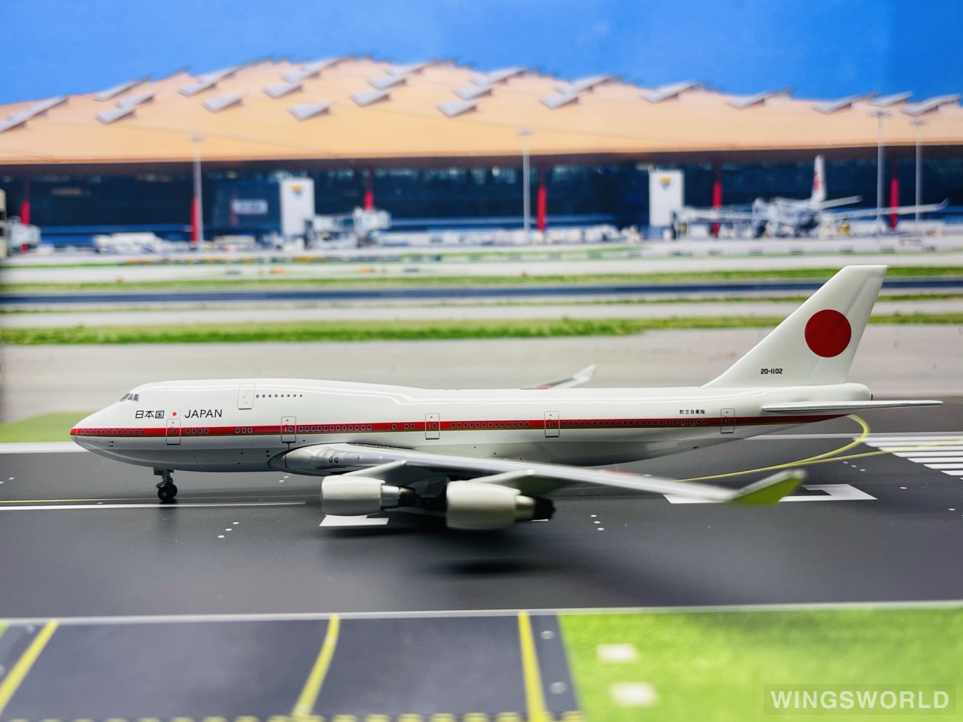 Apollo 1:400 A13145 JASDF 日本航空自卫队 Boeing 747-400 20-1102