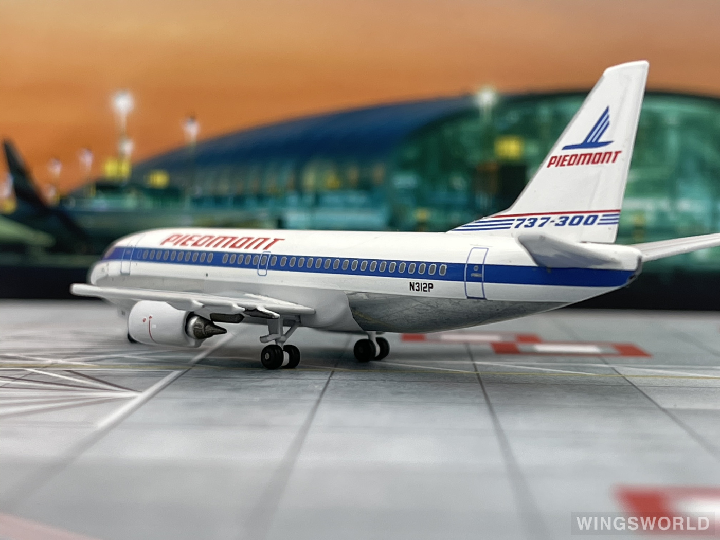 AeroClassics 1:400 ACN312P Piedmont Airlines Boeing 737-300 N312P