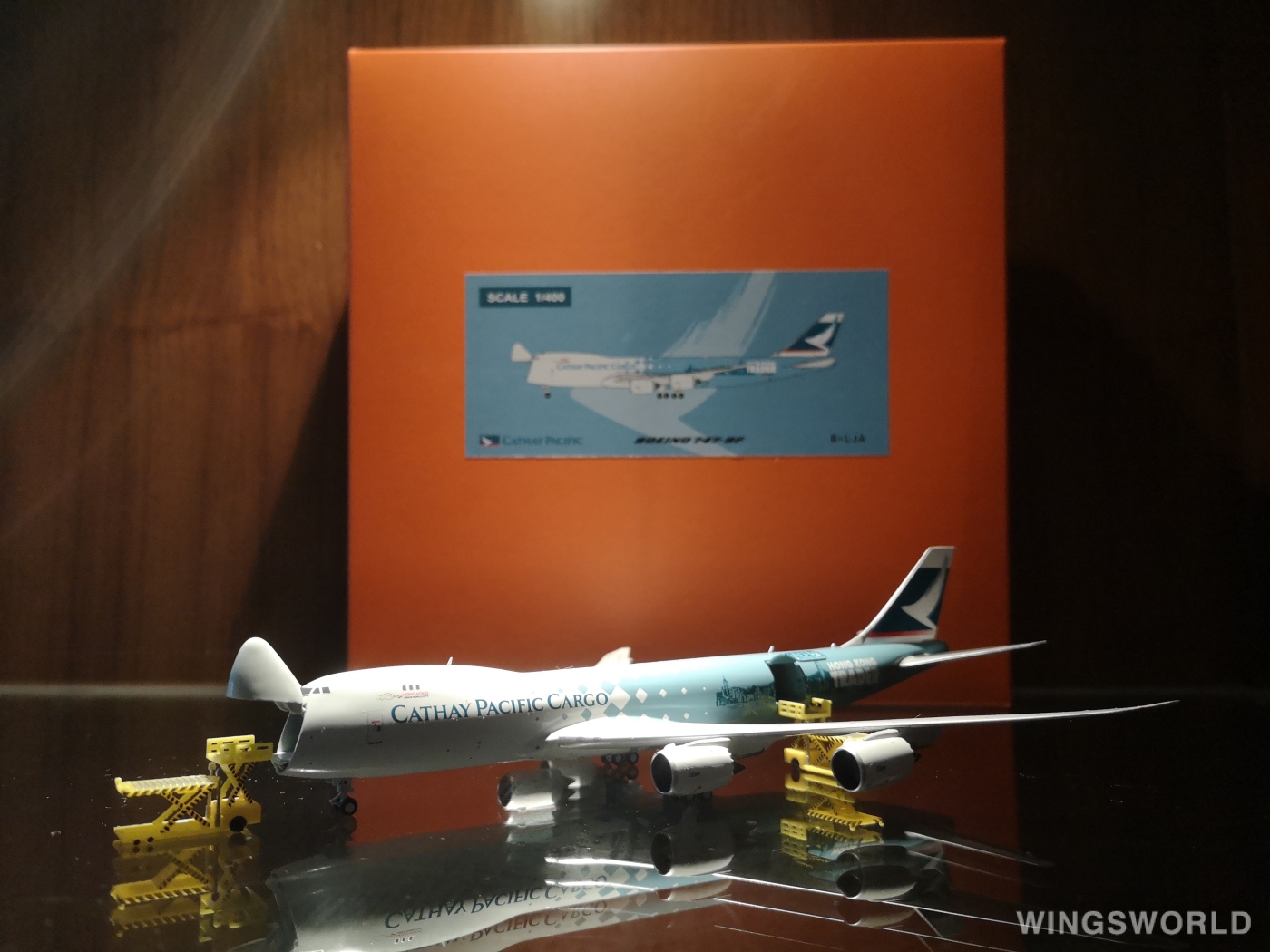 JC Wings 1:400 EW4748005 Cathay Pacific 国泰航空 Boeing 747-8F B-LJA