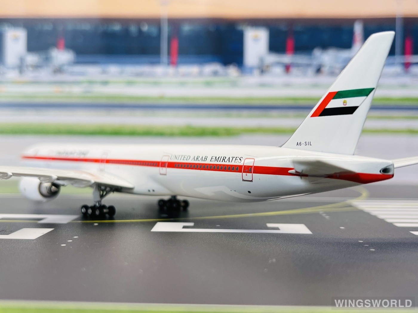 Phoenix 1:400 PH10464 Presidential Flight Boeing 777-300ER A6-SIL