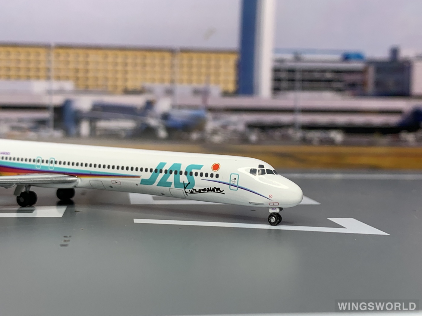 Phoenix 1:400 PH10044 JAS 日本佳速航空 McDonnell Douglas MD-90 JA8065