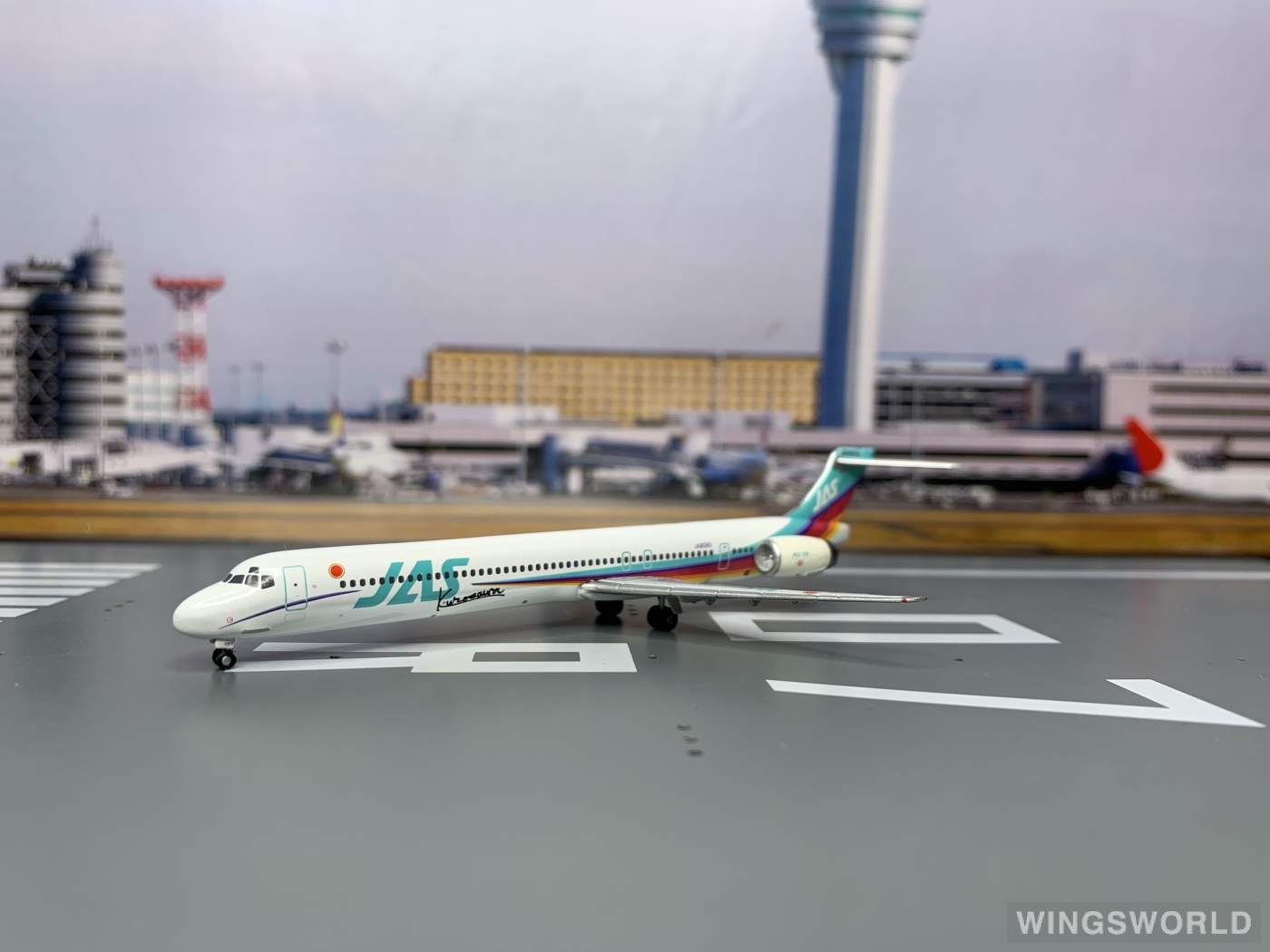 Phoenix 1:400 PH10044 JAS 日本佳速航空 McDonnell Douglas MD-90 JA8065