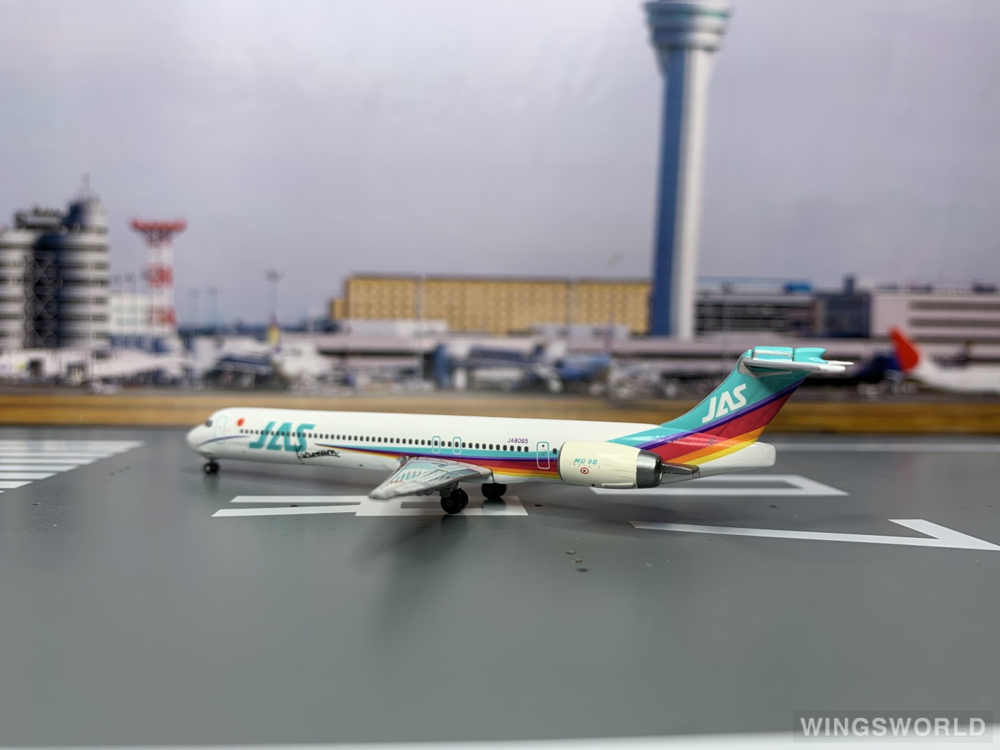 Phoenix 1:400 PH10044 JAS 日本佳速航空 McDonnell Douglas MD-90 JA8065