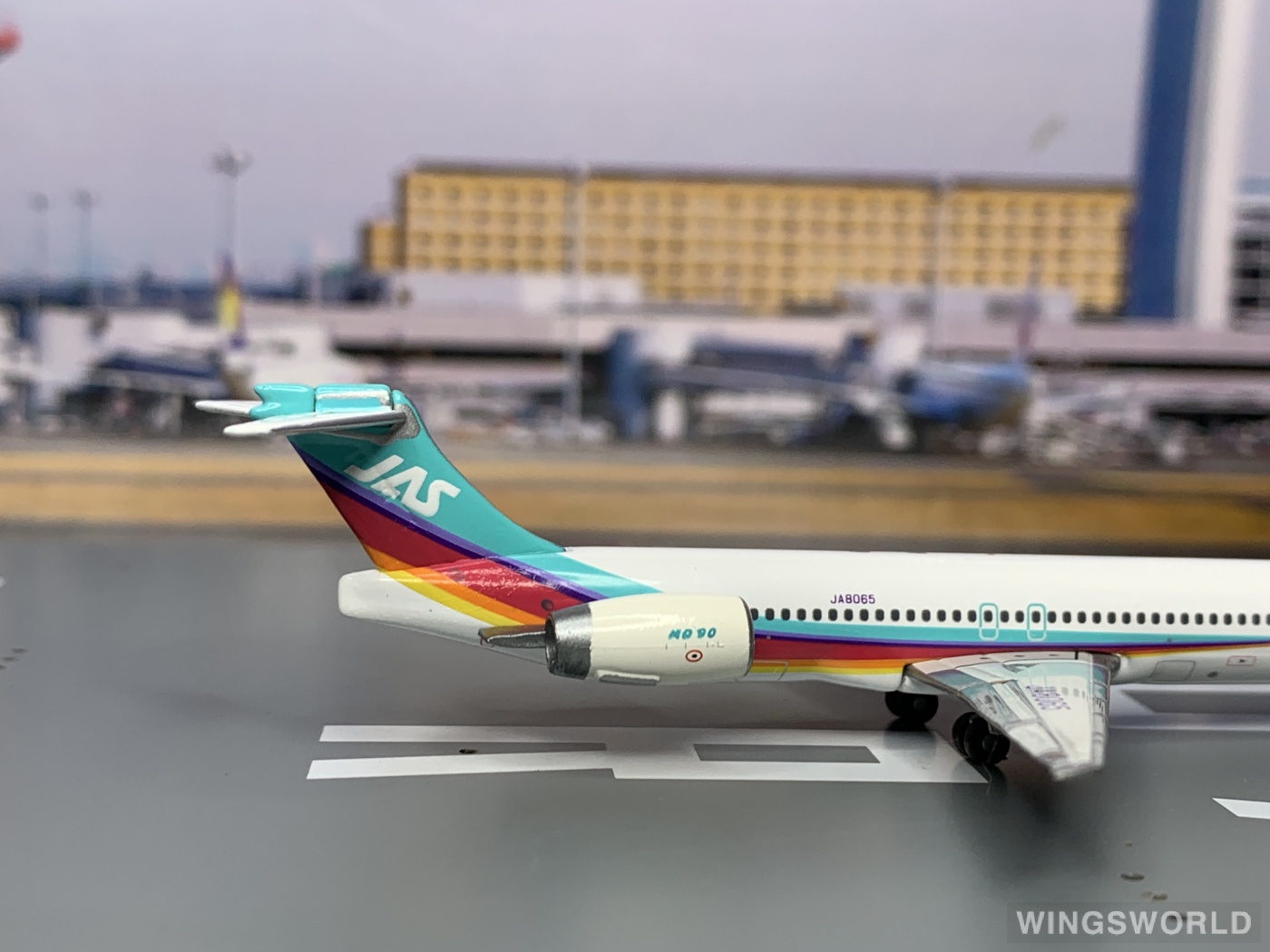 Phoenix 1:400 PH10044 JAS 日本佳速航空 McDonnell Douglas MD-90 JA8065