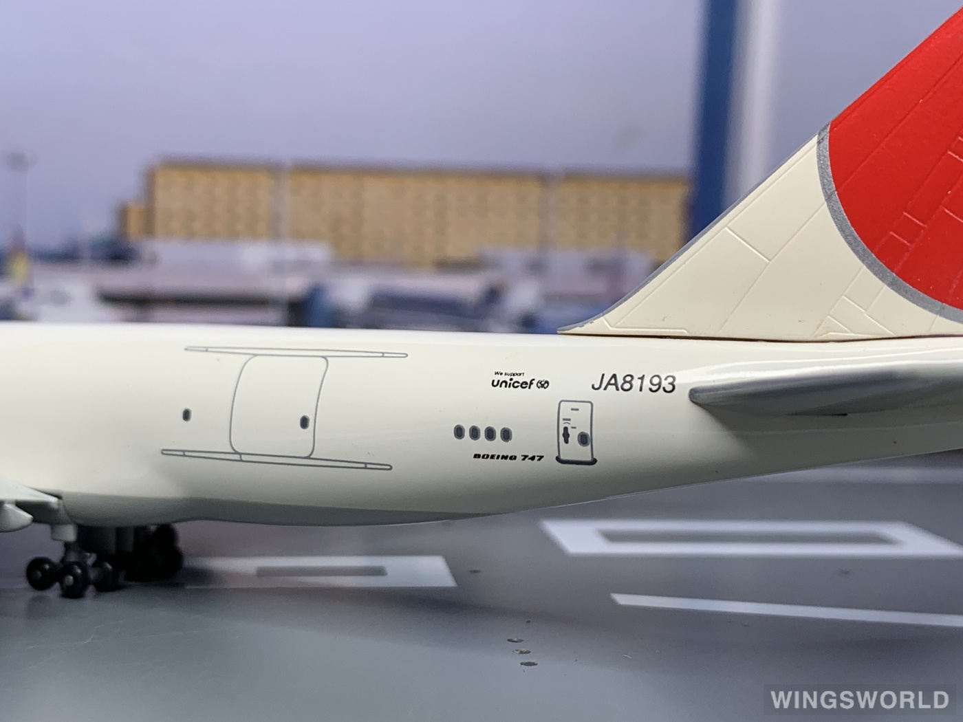 Dragon Models 1:400 55487 Japan Airlines 日本航空 Boeing 747-200 JA8193