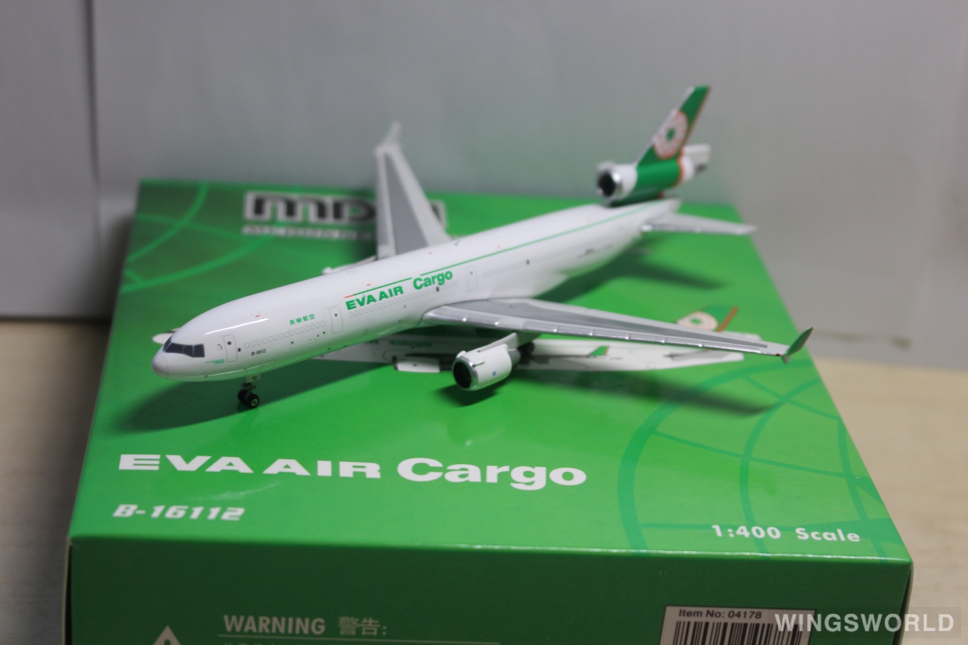 Phoenix 1:400 PH04178 EVA Air 长荣航空 McDonnell Douglas MD-11 B-16112