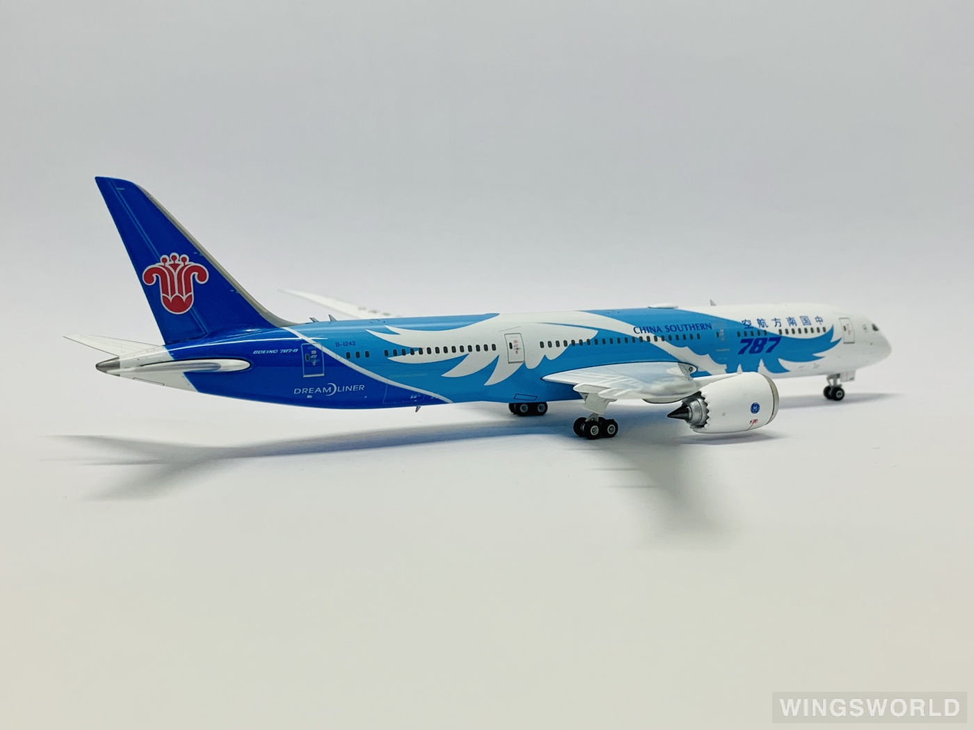 Phoenix 1:400 PH11467 China Southern 中国南方航空 Boeing 787-9 B-1242