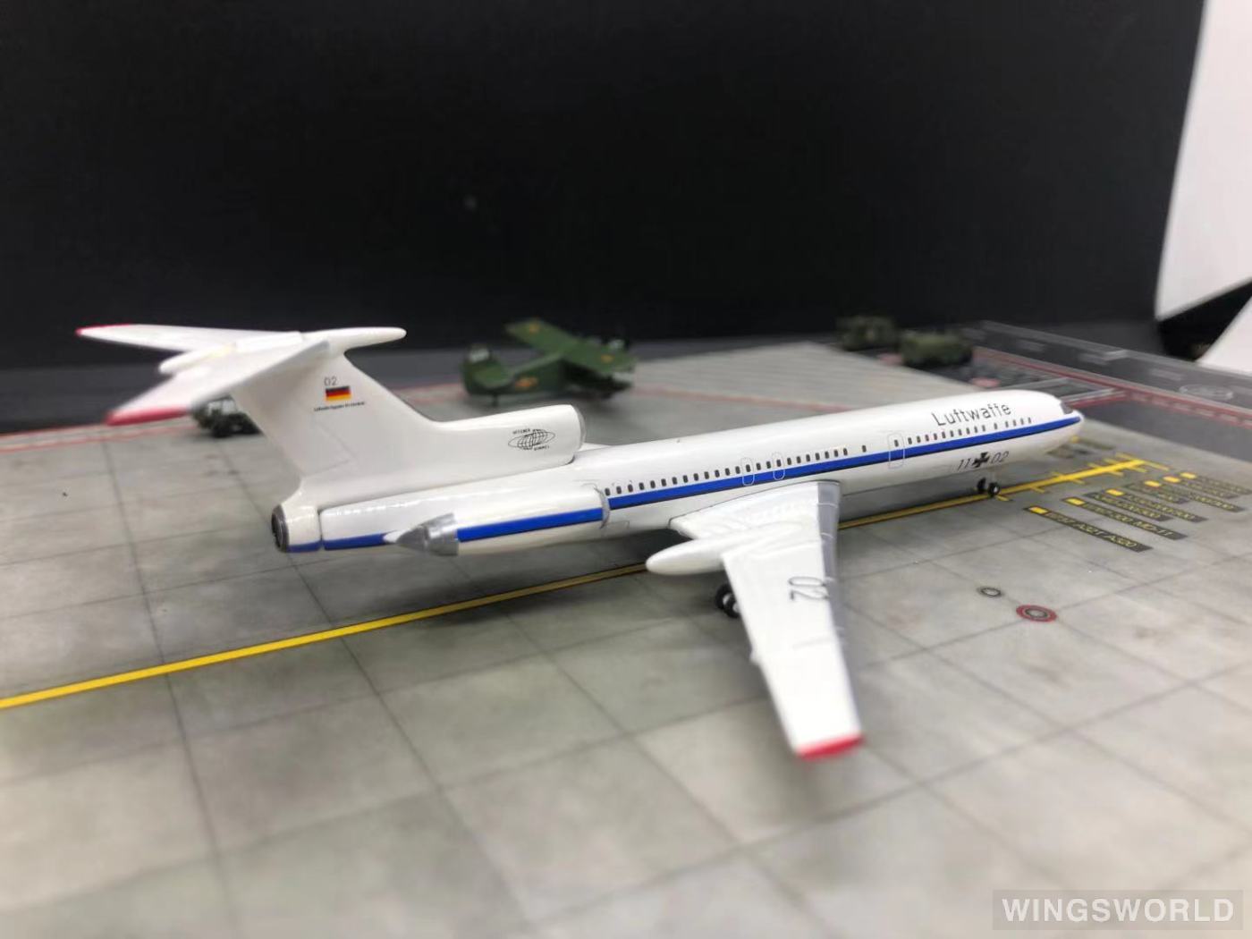 TucanoLine 1:400 84024001 Luftwaffe 德国空军 Tupolev Tu-154 11+02