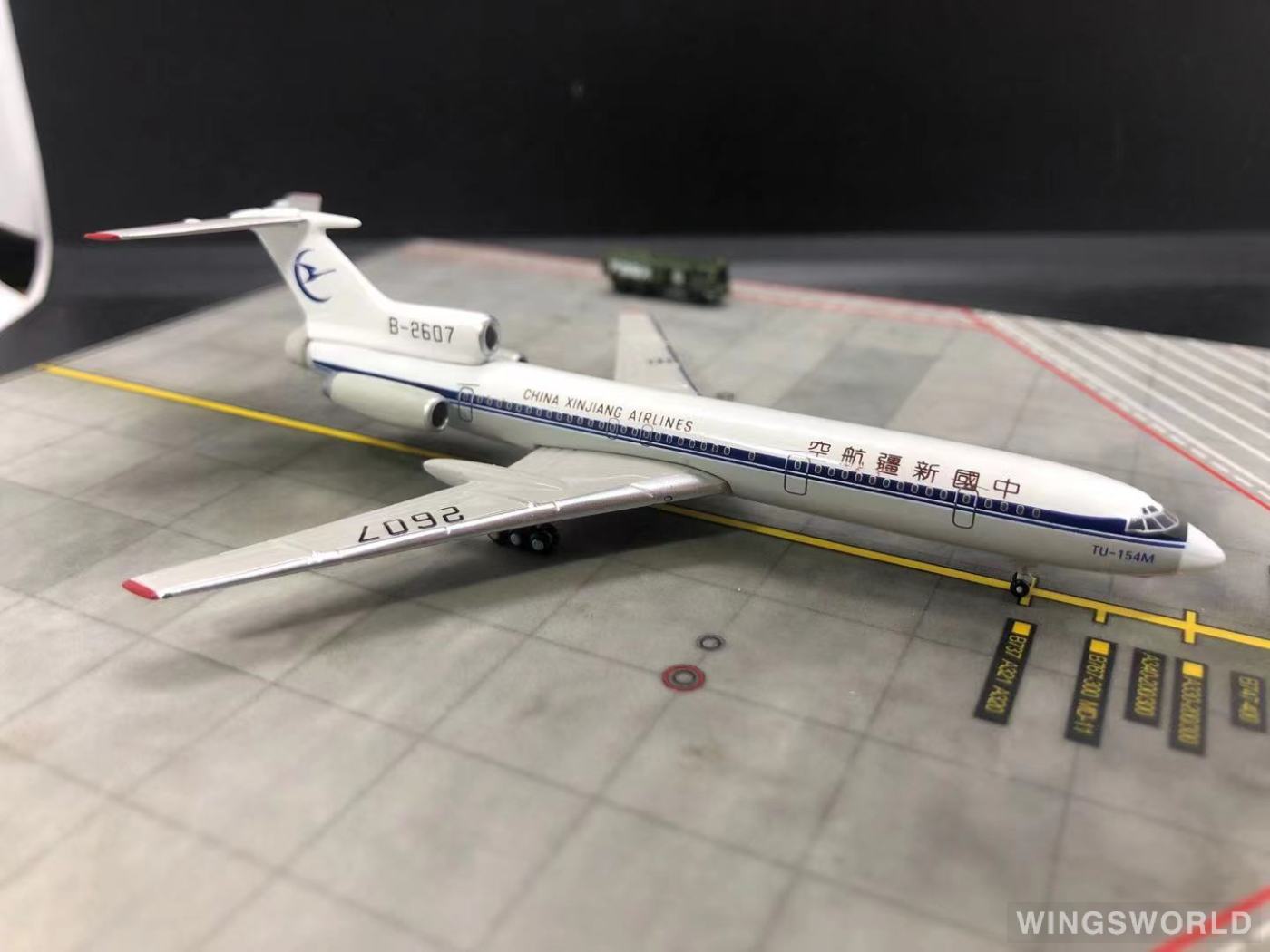 Golden Wings 1:400 GW9005001 China Xinjiang Airlines 中国新疆航空 Tupolev Tu-154 B-2607