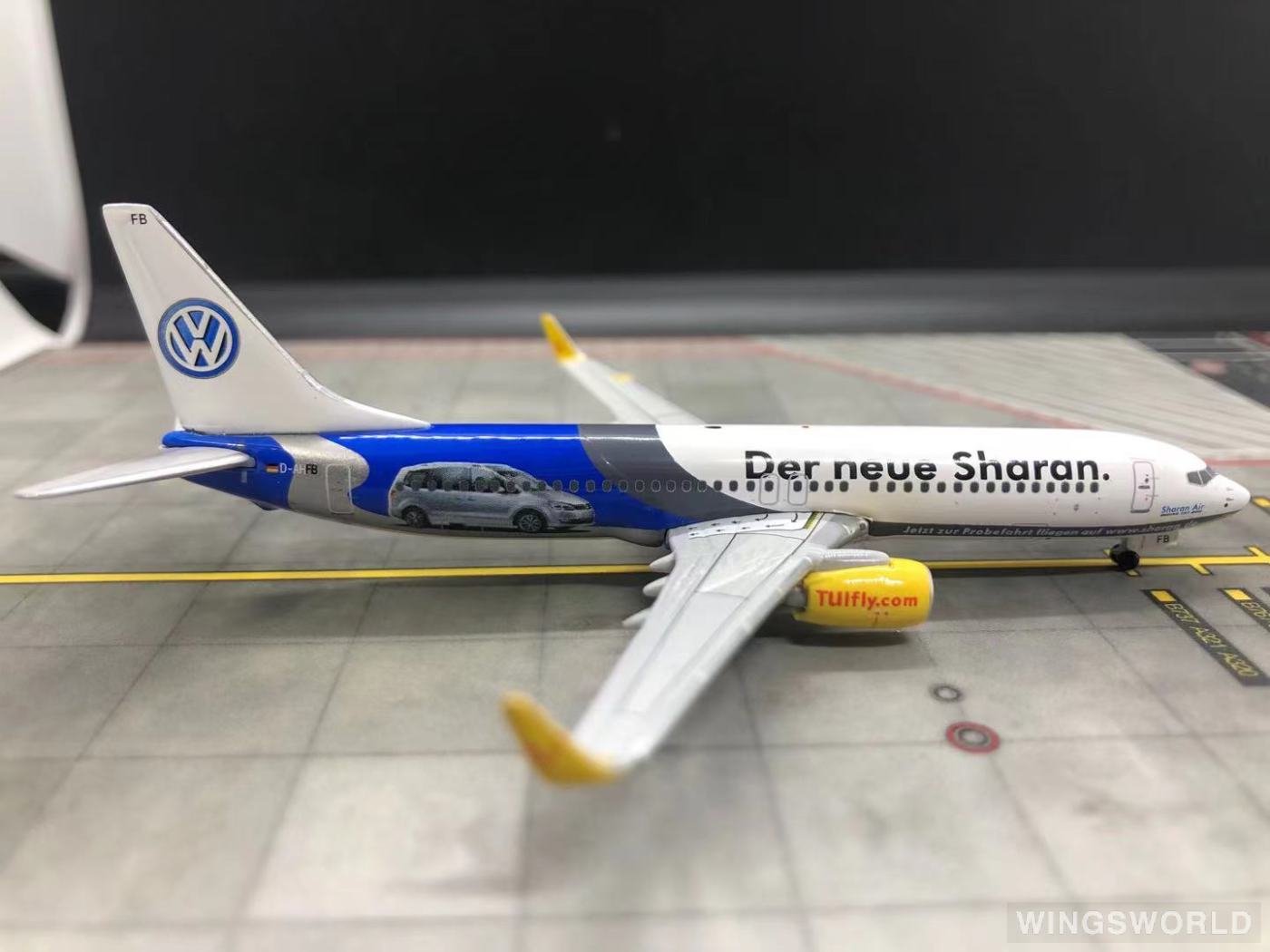Phoenix 1:400 PH10422 TUI Airways 途易航空 Boeing 737-800 D-AHFB