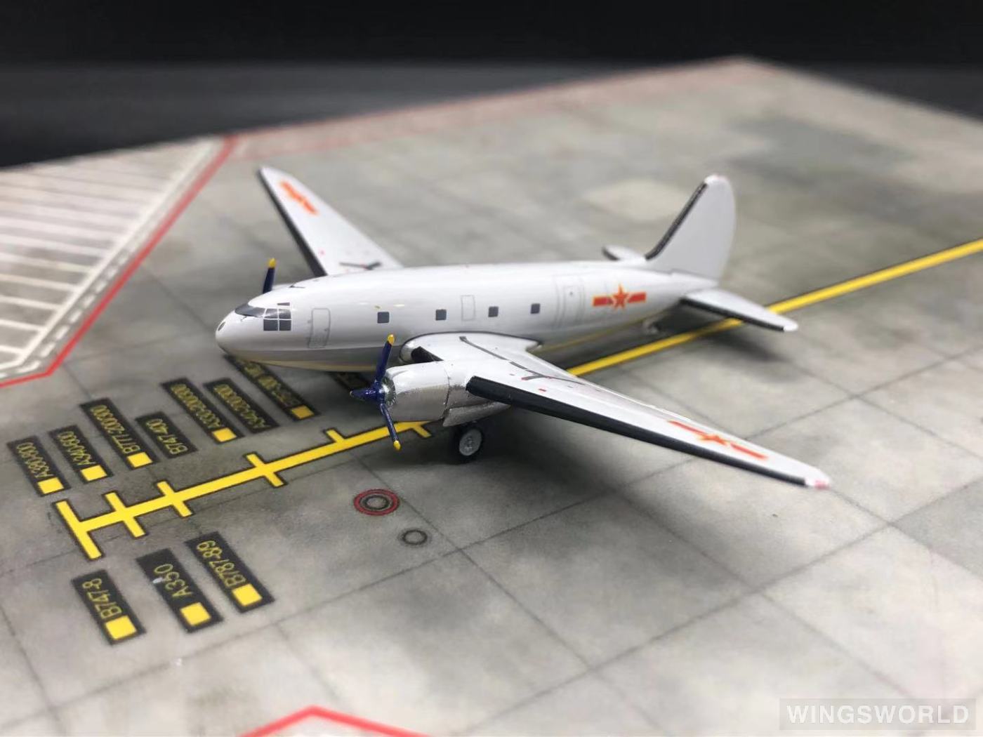 AeroClassics 1:400 AC4PLAAFC46 PLAAF 中国空军 Curtiss C-46 Commando 