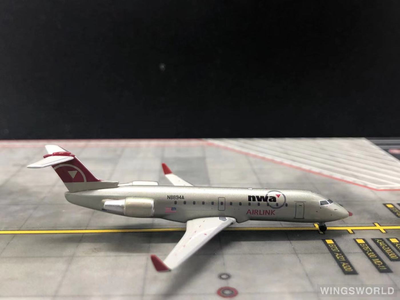 Geminijets 1:400 GJNWA335 Northwest Airlines 美国西北航空 Bombardier CRJ200 N8894A