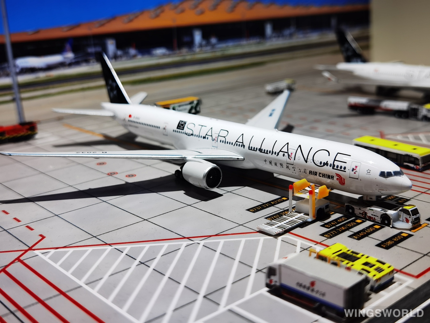 Phoenix 1:400 PH10665 Air China 中国国际航空 Boeing 777-300ER B-2032