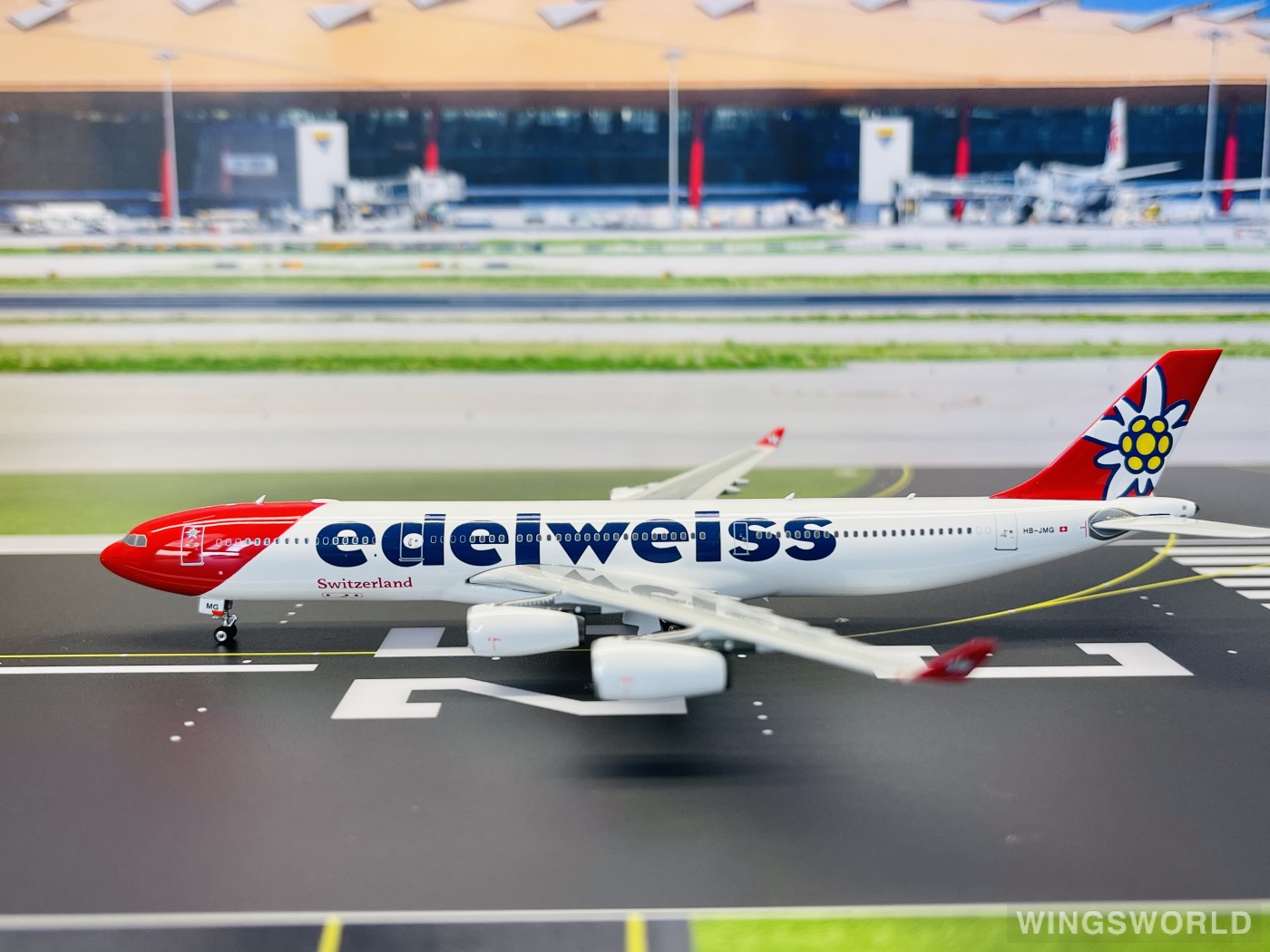 Phoenix 1:400 PH11325 Edelweiss Air 雪绒花航空 Airbus A340-300 HB-JMG