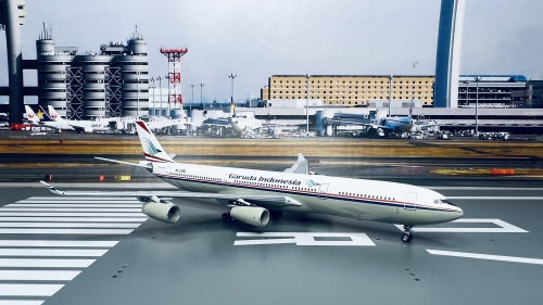 Garuda Indonesia 印度尼西亚鹰航 Airbus A340-300 B-2390  AC4B2390 AeroClassics 1:400